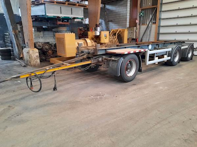 Floor FLA-3-101 - Containertransporter/ Wissellaadbak oplegger: afbeelding 1 Floor FLA-3-101 - Containertransporter/ Wissellaadbak oplegger: afbeelding 1