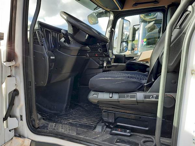 Interieur foto 1: Containertransporter/ Wissellaadbak vrachtwagen Mercedes-Benz ACTROS 1842