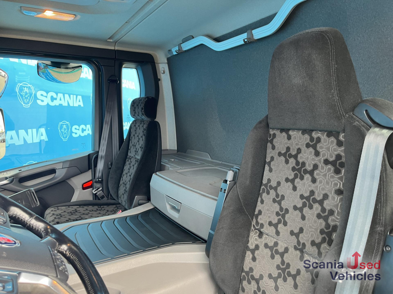 SCANIA P 320 B6x2*4NB RETARDER FULL AIR 8T 7.2x2.5x2.35M - Bakwagen: afbeelding 2 SCANIA P 320 B6x2*4NB RETARDER FULL AIR 8T 7.2x2.5x2.35M - Bakwagen: afbeelding 2