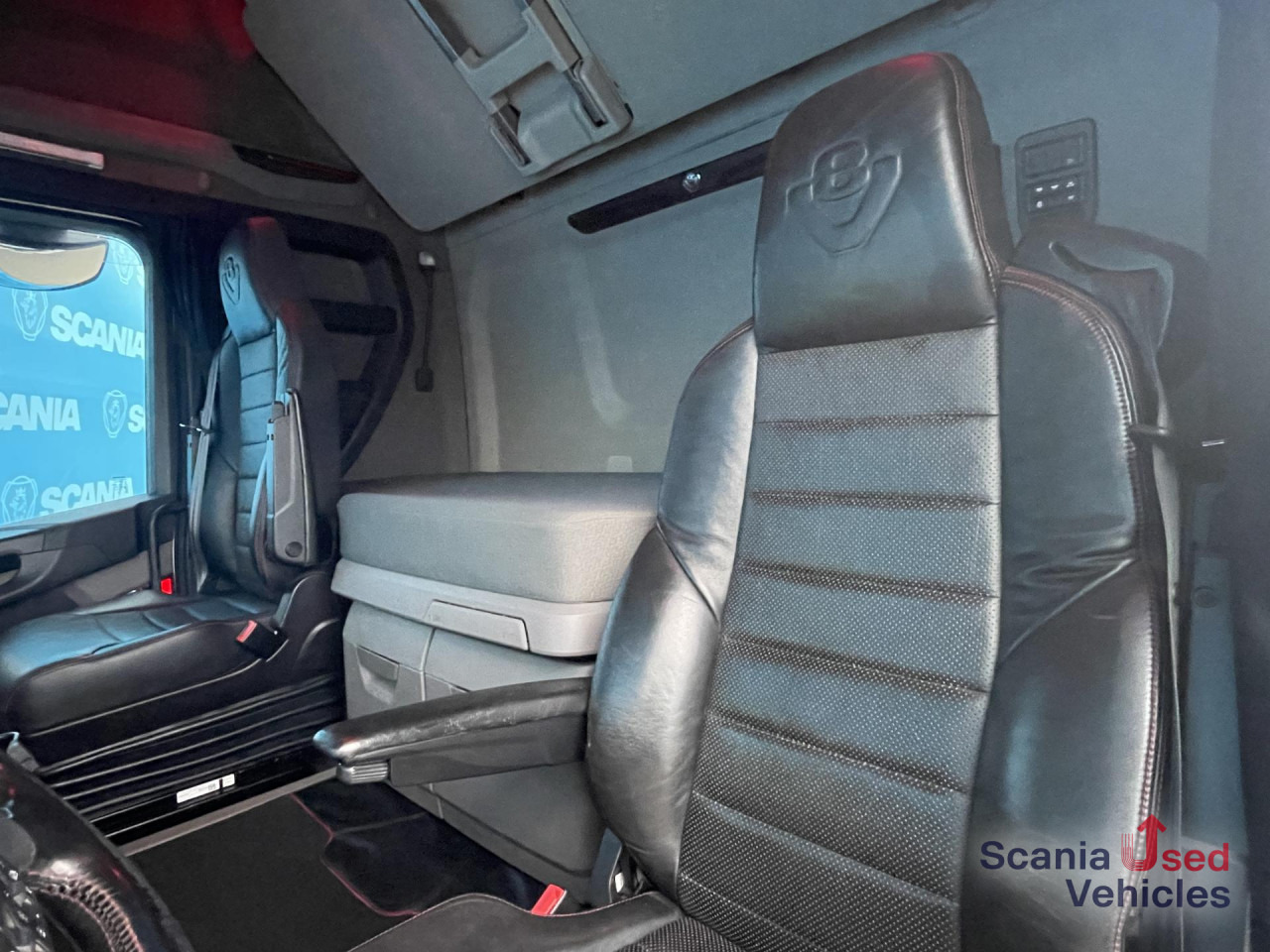 SCANIA R 650 B6x4NB RETARDER V8 WOOD KESLA 2112T CRANE - Houttransport, Kraanwagen: afbeelding 4 SCANIA R 650 B6x4NB RETARDER V8 WOOD KESLA 2112T CRANE - Houttransport, Kraanwagen: afbeelding 4