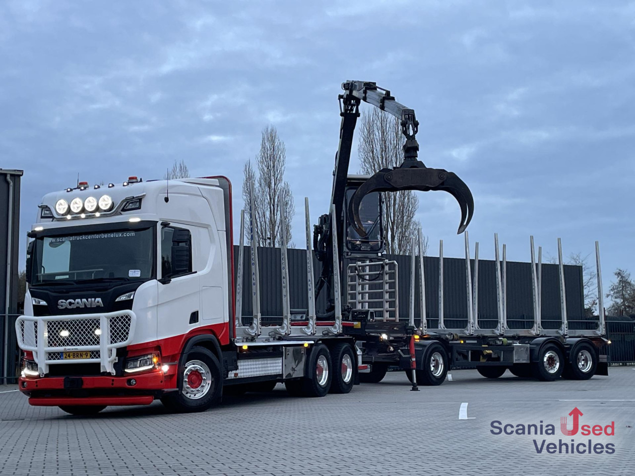 SCANIA R 650 B6x4NB RETARDER V8 WOOD KESLA 2112T CRANE - Houttransport, Kraanwagen: afbeelding 1 SCANIA R 650 B6x4NB RETARDER V8 WOOD KESLA 2112T CRANE - Houttransport, Kraanwagen: afbeelding 1