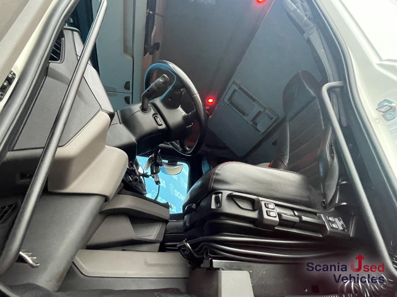 SCANIA R 650 B6x4NB RETARDER V8 WOOD KESLA 2112T CRANE - Houttransport, Kraanwagen: afbeelding 5 SCANIA R 650 B6x4NB RETARDER V8 WOOD KESLA 2112T CRANE - Houttransport, Kraanwagen: afbeelding 5