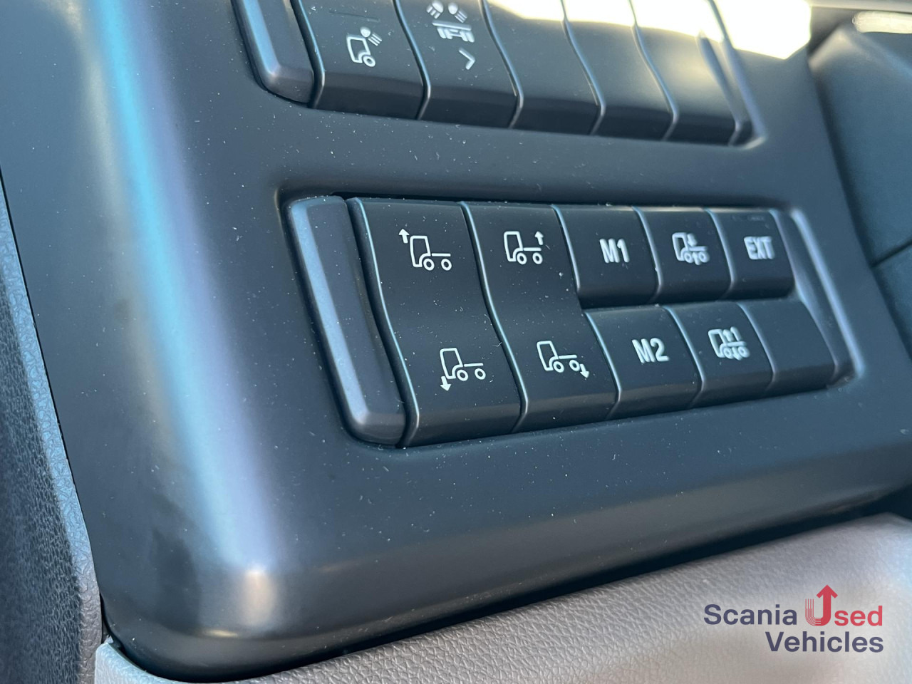 SCANIA R 450 A4x2NB RETARDER DIFF-L FULL AIR 8T P-AIRCO - Trekker: afbeelding 4 SCANIA R 450 A4x2NB RETARDER DIFF-L FULL AIR 8T P-AIRCO - Trekker: afbeelding 4
