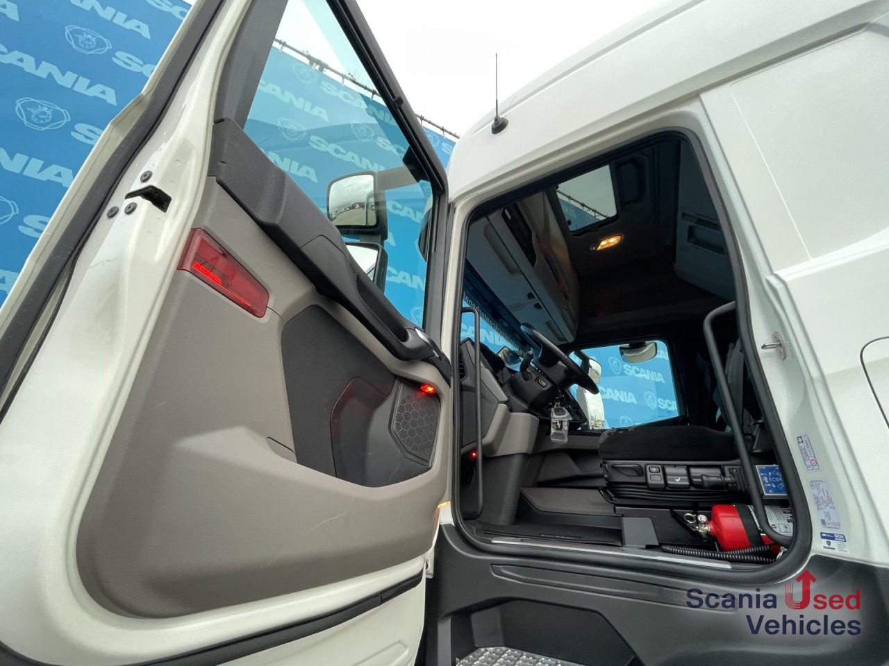 SCANIA R 450 A4x2NB RETARDER DIFF-L FULL AIR HYDRO 8T - Trekker: afbeelding 4 SCANIA R 450 A4x2NB RETARDER DIFF-L FULL AIR HYDRO 8T - Trekker: afbeelding 4