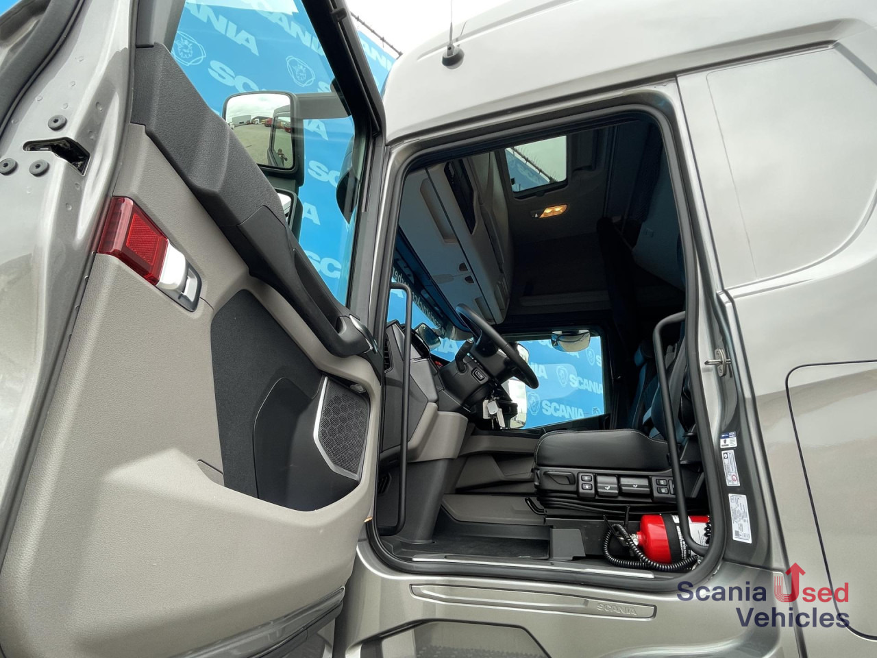 SCANIA R 460 A4x2EB MEGA RETARDER DIFF-L 48DKM SMART2 - Trekker: afbeelding 2 SCANIA R 460 A4x2EB MEGA RETARDER DIFF-L 48DKM SMART2 - Trekker: afbeelding 2