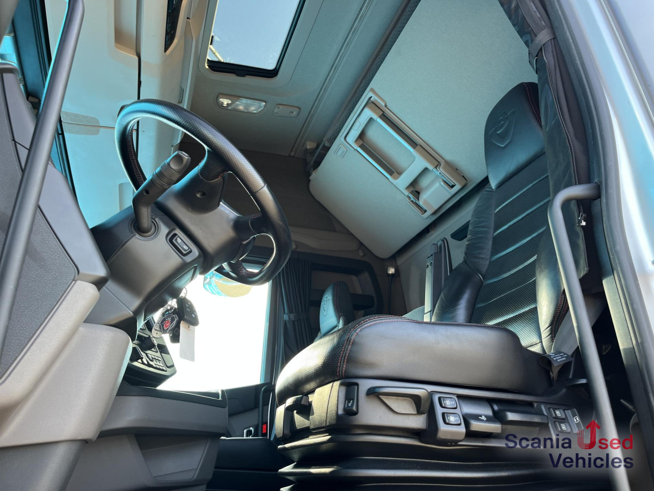 SCANIA R 730 A4x2NB V8 RETARDER FULL AIR 9T NAVI LED S2 - Trekker: afbeelding 4 SCANIA R 730 A4x2NB V8 RETARDER FULL AIR 9T NAVI LED S2 - Trekker: afbeelding 4