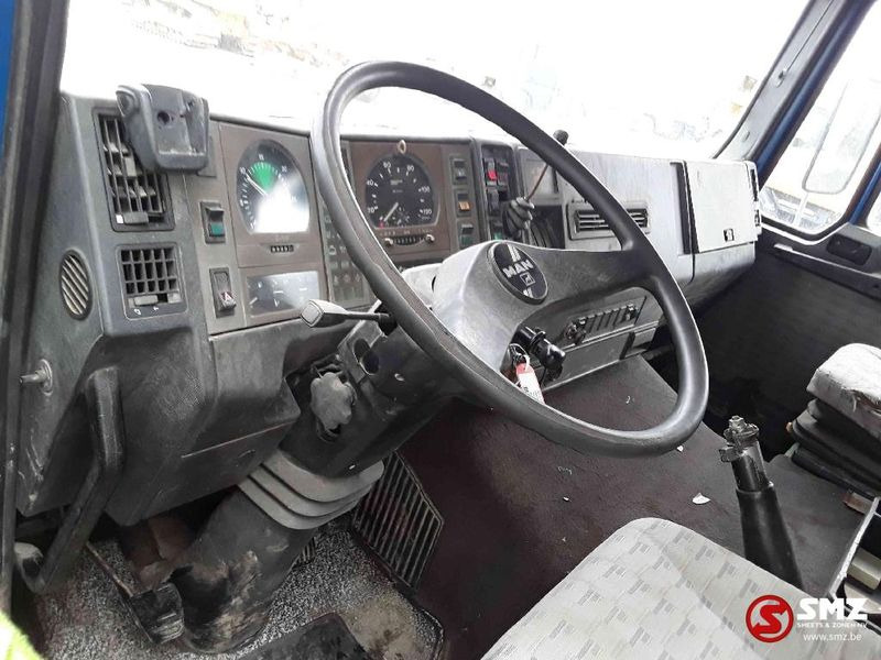 Interieur foto 2: Kipper vrachtwagen MAN 26.422 25-422 manual pump