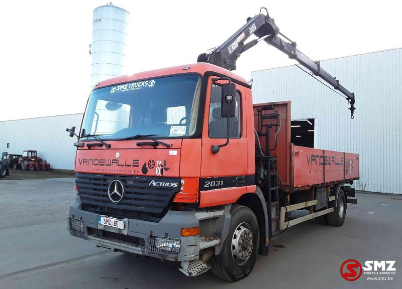 Mercedes-Benz Actros 2031 atlas 144b3 remote lames - Vrachtwagen met open laadbak, Kraanwagen: afbeelding 2 Mercedes-Benz Actros 2031 atlas 144b3 remote lames - Vrachtwagen met open laadbak, Kraanwagen: afbeelding 2