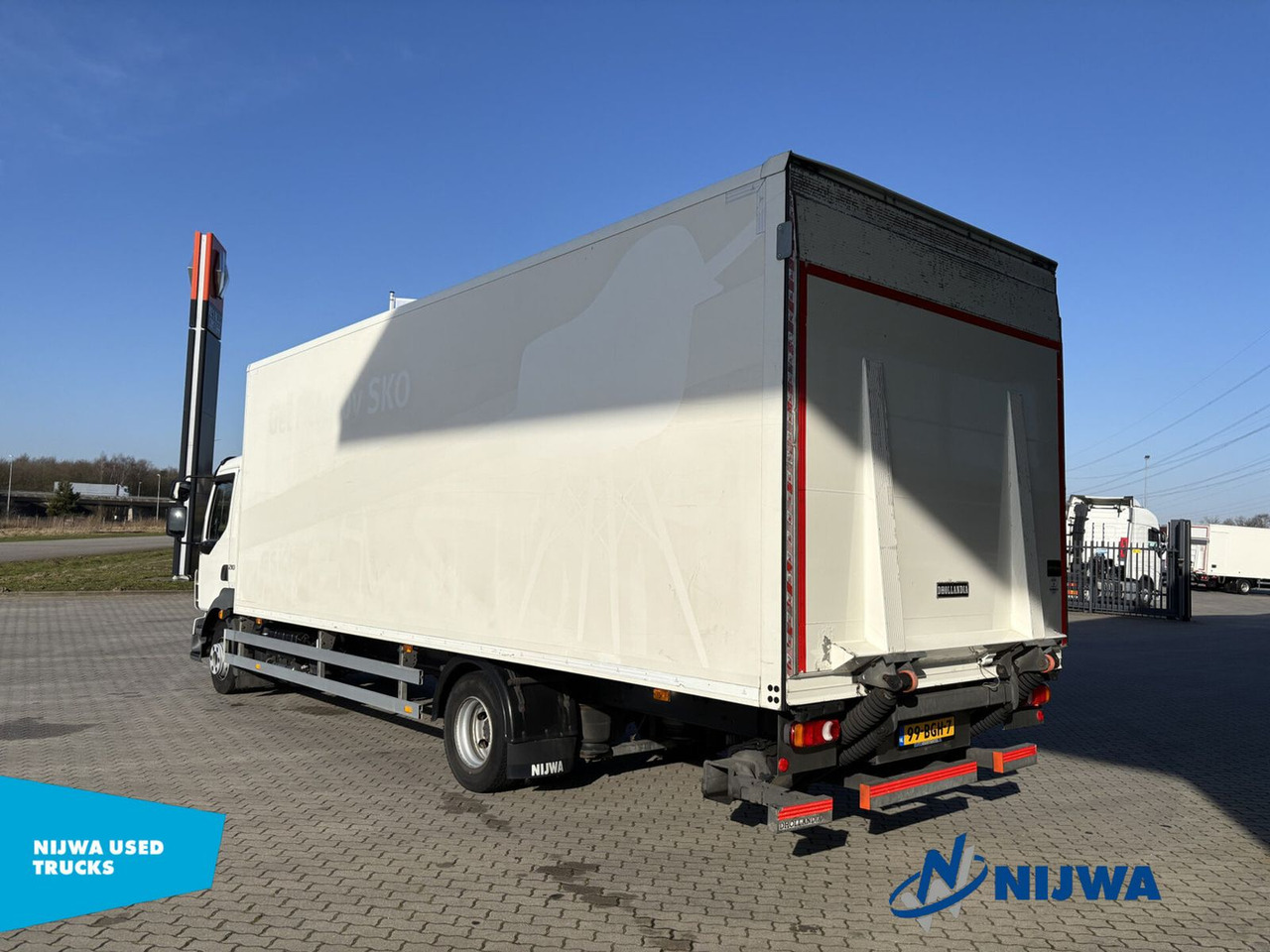 Volvo FL 210 4x2 Laadklep + Zijdeur - Bakwagen: afbeelding 4 Volvo FL 210 4x2 Laadklep + Zijdeur - Bakwagen: afbeelding 4