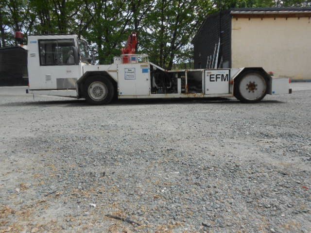 MAN AM110 Flugzeugschlepper MAN AM110 Flugzeugschlepper - Vliegtuigtrekker: afbeelding 5 MAN AM110 Flugzeugschlepper MAN AM110 Flugzeugschlepper - Vliegtuigtrekker: afbeelding 5