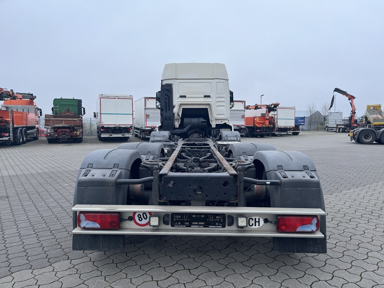MAN TGS 35.440 8x2 Fahrgestell Intarder - Chassis vrachtwagen: afbeelding 4 MAN TGS 35.440 8x2 Fahrgestell Intarder - Chassis vrachtwagen: afbeelding 4