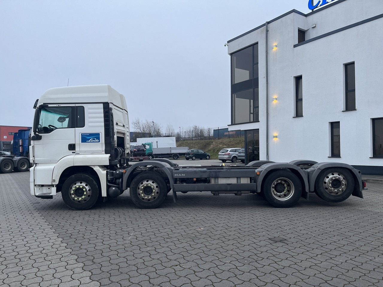 MAN TGS 35.440 8x2 Fahrgestell Intarder - Chassis vrachtwagen: afbeelding 2 MAN TGS 35.440 8x2 Fahrgestell Intarder - Chassis vrachtwagen: afbeelding 2