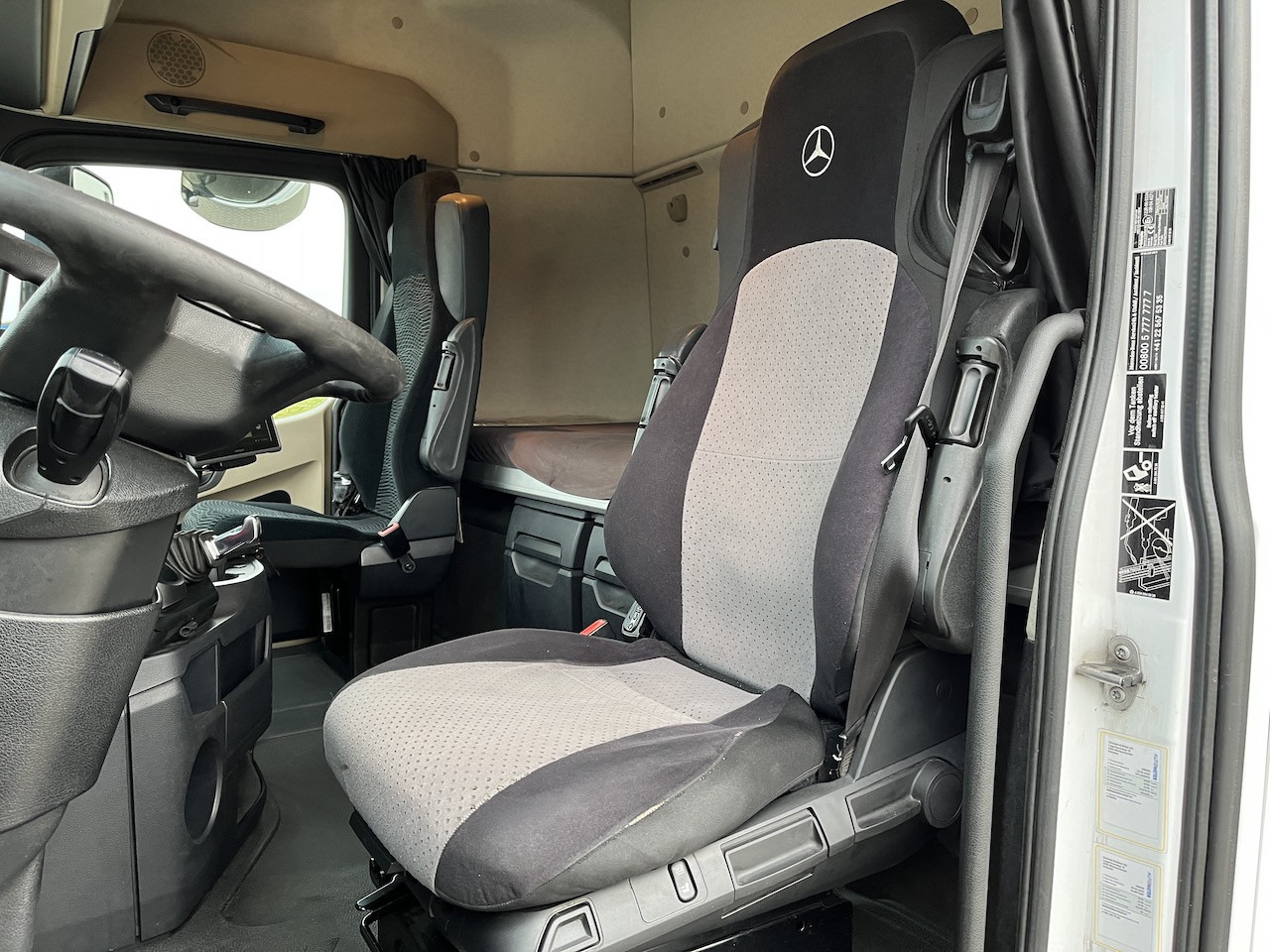 Koelwagen vrachtwagen Mercedes-Benz 1842 4x2 LBW Kühlung Flüssigstickstoff GAS: afbeelding 14 Koelwagen vrachtwagen Mercedes-Benz 1842 4x2 LBW Kühlung Flüssigstickstoff GAS: afbeelding 14