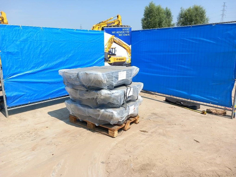 Komatsu PC210 VANDAL PROTECTION - Aanbouwdeel voor Bouwmachine: afbeelding 2 Komatsu PC210 VANDAL PROTECTION - Aanbouwdeel voor Bouwmachine: afbeelding 2