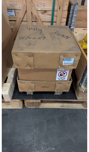 Komatsu D65PX-15 - HYDRAULIC MOTOR ASSY - 708-7L-00040 - Bulldozer: afbeelding 2 Komatsu D65PX-15 - HYDRAULIC MOTOR ASSY - 708-7L-00040 - Bulldozer: afbeelding 2