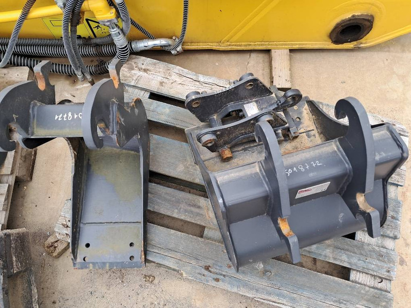Komatsu PC24MR-5 NEW BUCKET SET + QC - Bak voor Bouwmachine: afbeelding 1 Komatsu PC24MR-5 NEW BUCKET SET + QC - Bak voor Bouwmachine: afbeelding 1