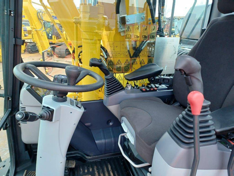 Komatsu PW180-11E0 - Mobiele graafmachine: afbeelding 4 Komatsu PW180-11E0 - Mobiele graafmachine: afbeelding 4