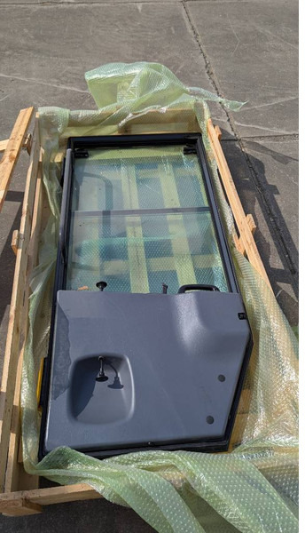 Komatsu WA100-5 DOOR ASSY 417-926-3106 - Cabine en interieur voor Bouwmachine: afbeelding 1 Komatsu WA100-5 DOOR ASSY 417-926-3106 - Cabine en interieur voor Bouwmachine: afbeelding 1