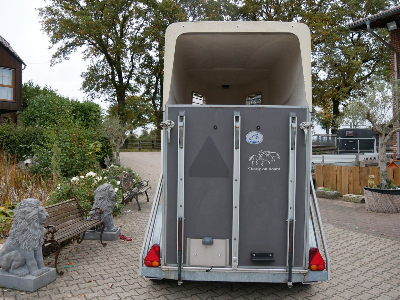 Blomert 1,5 Pferde Holz Poly - Veewagen aanhangwagen: afbeelding 2 Blomert 1,5 Pferde Holz Poly - Veewagen aanhangwagen: afbeelding 2