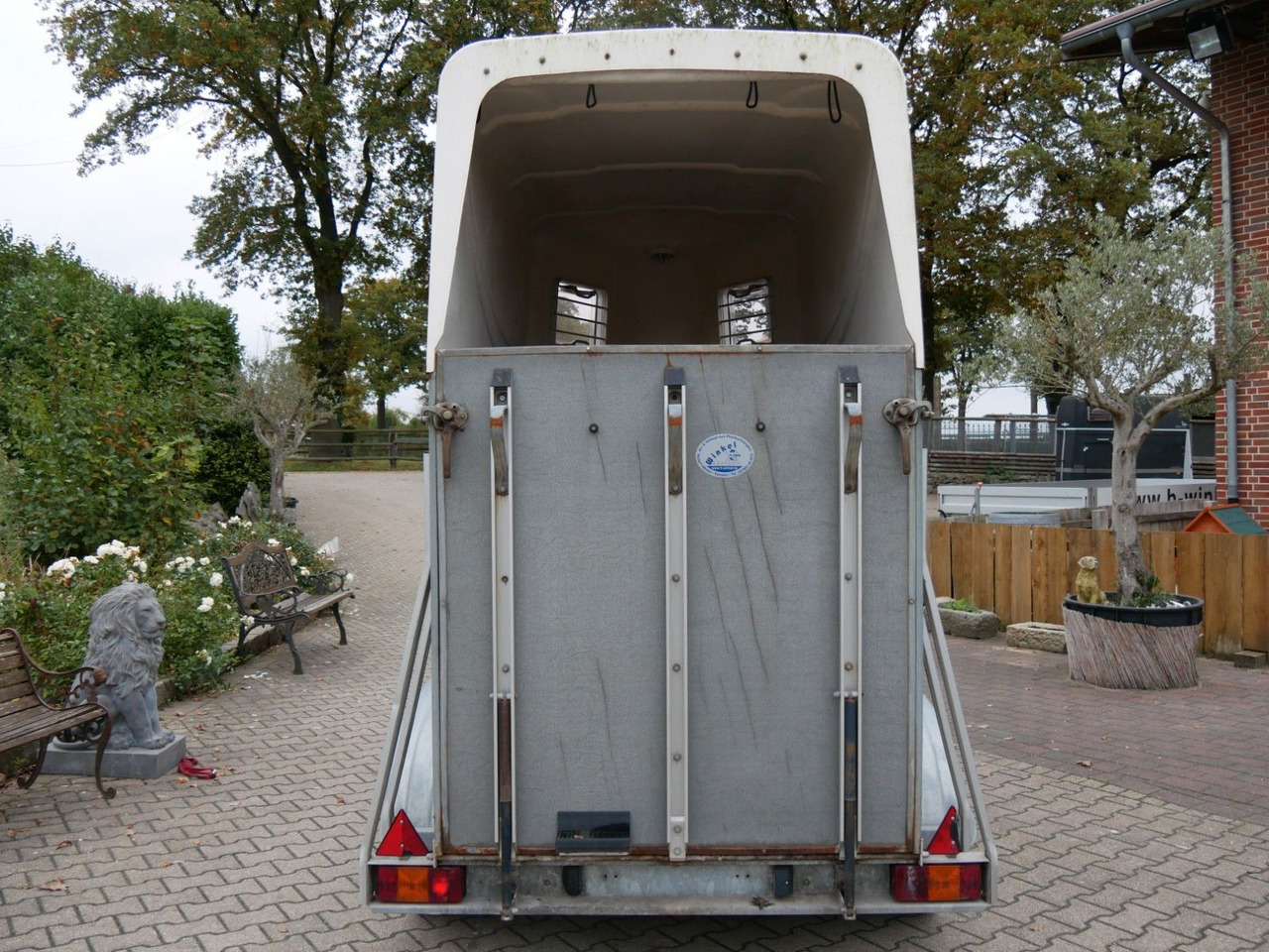 Blomert 1,5 Pferde mit Sattelkammer - Veewagen aanhangwagen: afbeelding 2 Blomert 1,5 Pferde mit Sattelkammer - Veewagen aanhangwagen: afbeelding 2