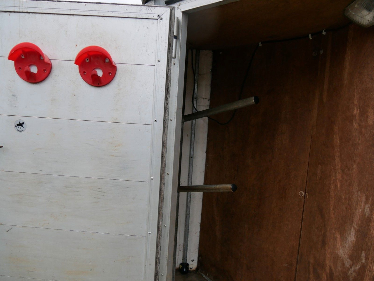 Böckmann Alu 2 Pferde mit Sattelkammer - Veewagen aanhangwagen: afbeelding 3 Böckmann Alu 2 Pferde mit Sattelkammer - Veewagen aanhangwagen: afbeelding 3