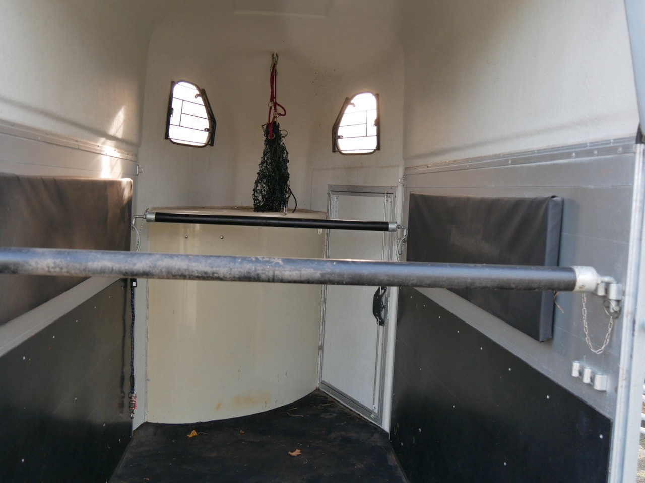 Cheval Liberte Gold One Pullmann Alu schwenkbare Klappe - Veewagen aanhangwagen: afbeelding 5 Cheval Liberte Gold One Pullmann Alu schwenkbare Klappe - Veewagen aanhangwagen: afbeelding 5