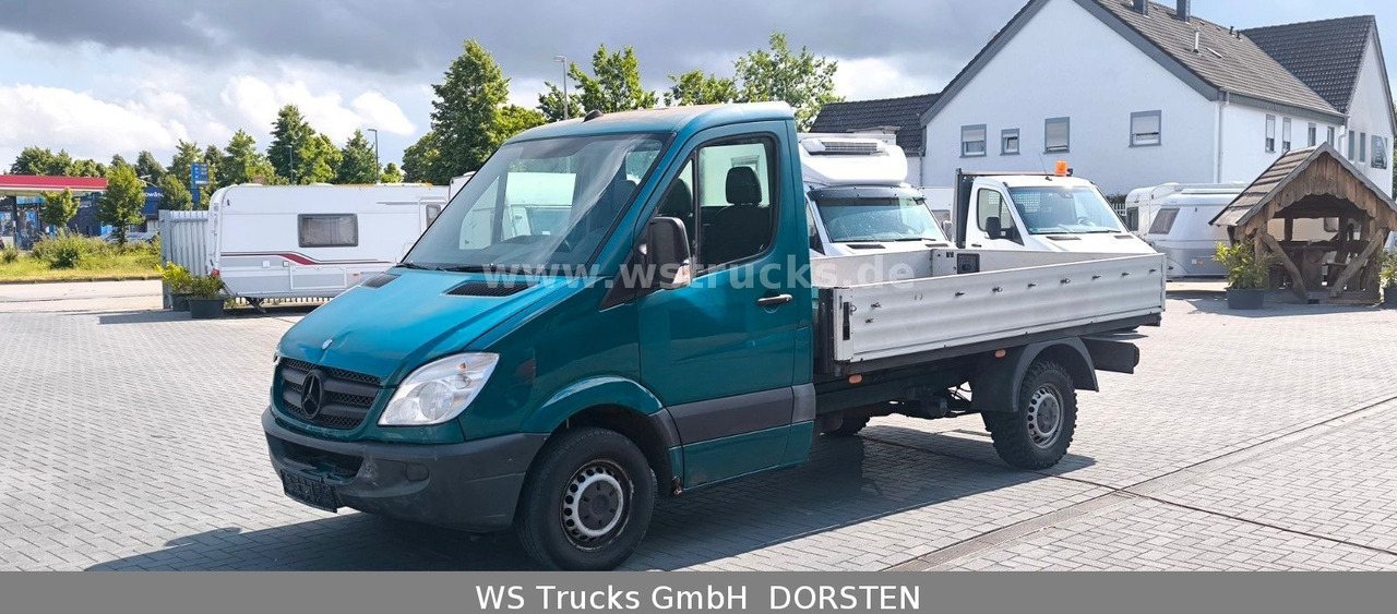 Mercedes-Benz Sprinter II Pritsche215 CDI - Bestelwagen open laadbak: afbeelding 1 Mercedes-Benz Sprinter II Pritsche215 CDI - Bestelwagen open laadbak: afbeelding 1