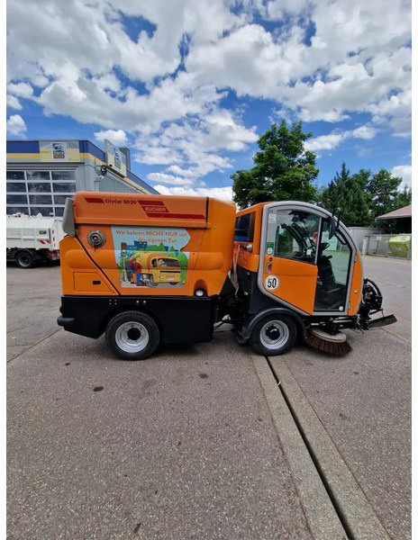 Bucher Kehrmaschine BUCHER-GUYER Kehrmaschine EG 4.500 kg Diesel Topzustand - Industriële veegmachine: afbeelding 2 Bucher Kehrmaschine BUCHER-GUYER Kehrmaschine EG 4.500 kg Diesel Topzustand - Industriële veegmachine: afbeelding 2