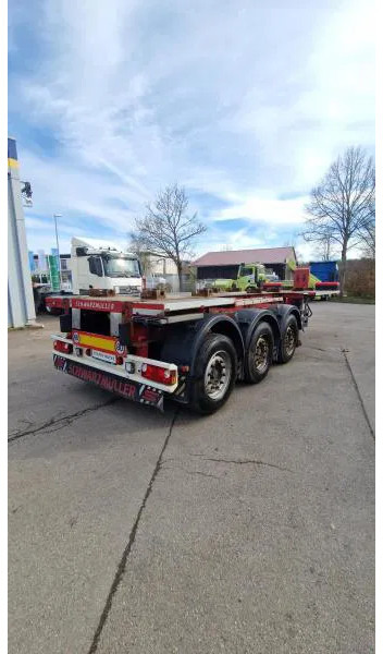 Schwarzmüller kurzes 3- Achs Chassis ADR für Chemie Spezialbehäl kurzes 3- Achs Chassis ADR für Chemie Spezialbehälter - Containertransporter/ Wissellaadbak oplegger: afbeelding 4 Schwarzmüller kurzes 3- Achs Chassis ADR für Chemie Spezialbehäl kurzes 3- Achs Chassis ADR für Chemie Spezialbehälter - Containertransporter/ Wissellaadbak oplegger: afbeelding 4