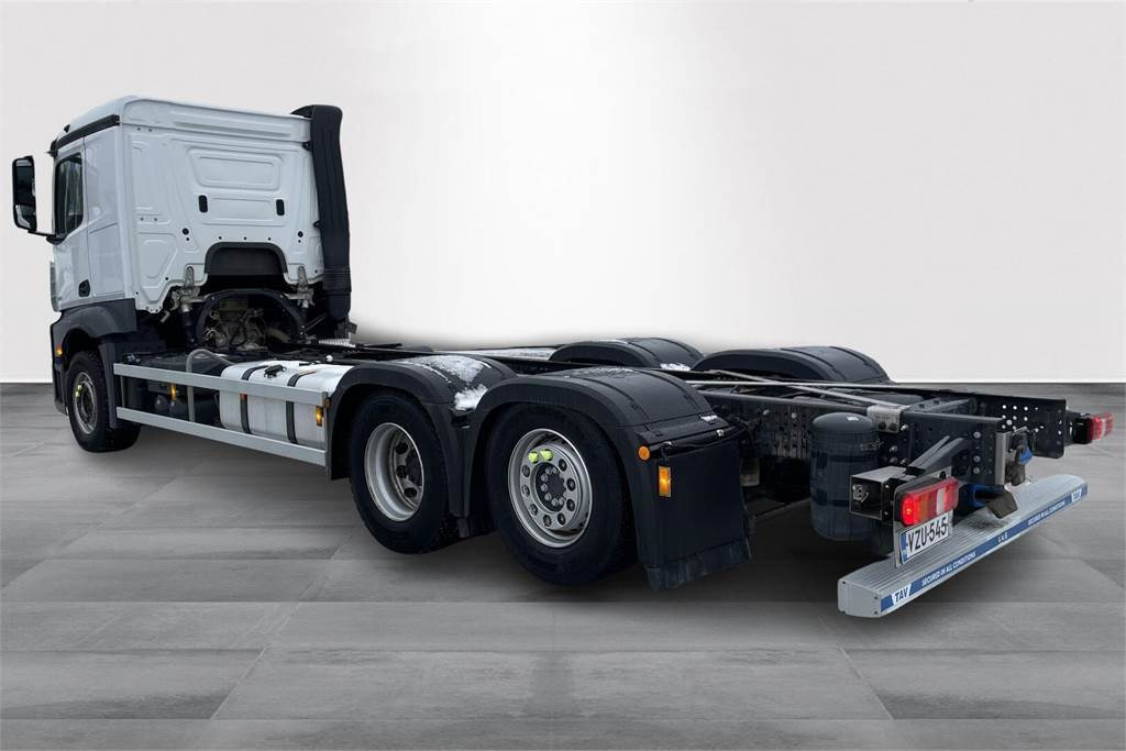 Mercedes-Benz Actros 2551L 6x2 alusta - Chassis vrachtwagen: afbeelding 3 Mercedes-Benz Actros 2551L 6x2 alusta - Chassis vrachtwagen: afbeelding 3
