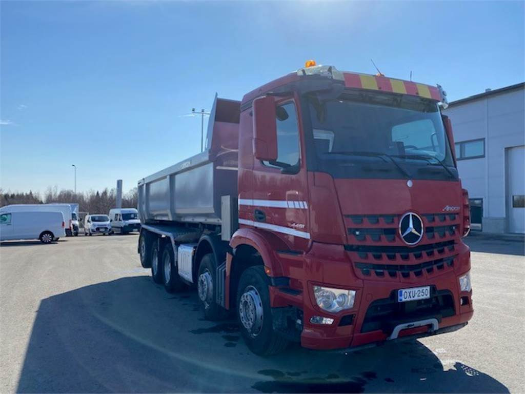 Mercedes-Benz Arocs 3251 10X4 - Kipper vrachtwagen: afbeelding 2 Mercedes-Benz Arocs 3251 10X4 - Kipper vrachtwagen: afbeelding 2