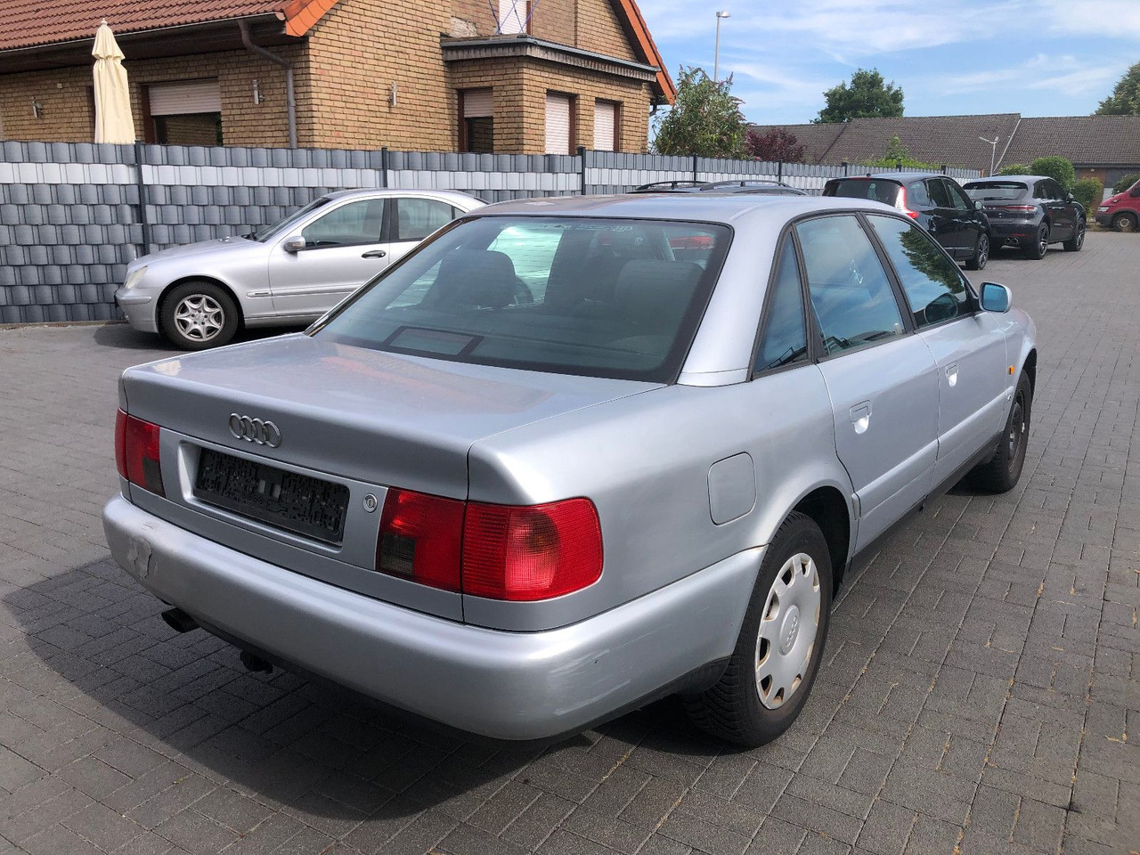 Audi A6 C4 1.8 Auto - Sedan: afbeelding 2 Audi A6 C4 1.8 Auto - Sedan: afbeelding 2