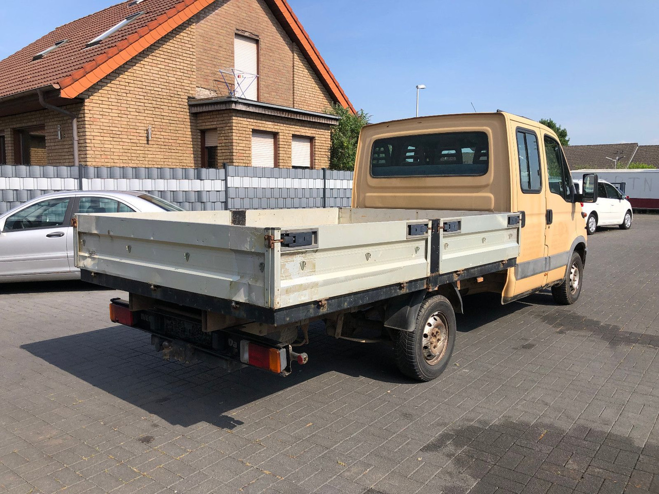 Iveco Daily 2.8 - 33 L 11 DoKa TÜV 3-2026 - Bestelwagen open laadbak, Bestelwagen met dubbele cabine: afbeelding 2 Iveco Daily 2.8 - 33 L 11 DoKa TÜV 3-2026 - Bestelwagen open laadbak, Bestelwagen met dubbele cabine: afbeelding 2