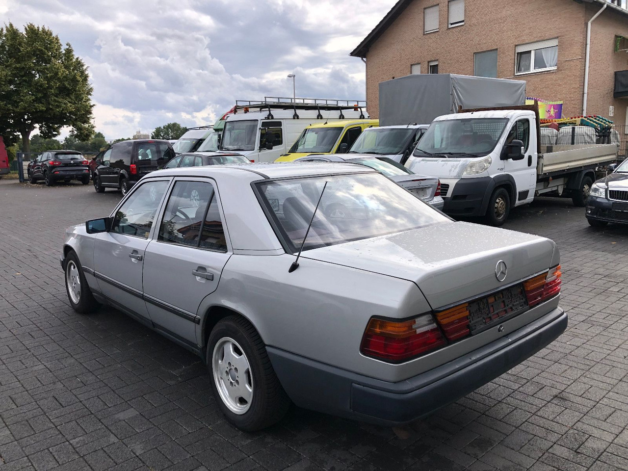 Mercedes-Benz W124 E 260 - Sedan: afbeelding 4 Mercedes-Benz W124 E 260 - Sedan: afbeelding 4