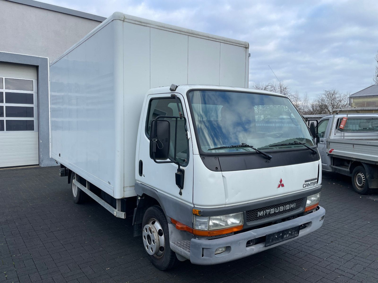 Mitsubishi Canter 3.9D, TE 649 - Bestelwagen gesloten laadbak: afbeelding 1 Mitsubishi Canter 3.9D, TE 649 - Bestelwagen gesloten laadbak: afbeelding 1