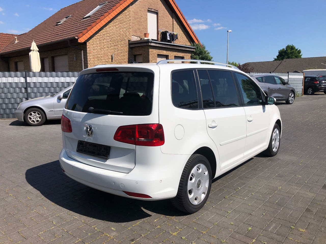 Volkswagen Touran 2.0 TDI Cup, 7-Sitzer - Personenvervoer: afbeelding 2 Volkswagen Touran 2.0 TDI Cup, 7-Sitzer - Personenvervoer: afbeelding 2