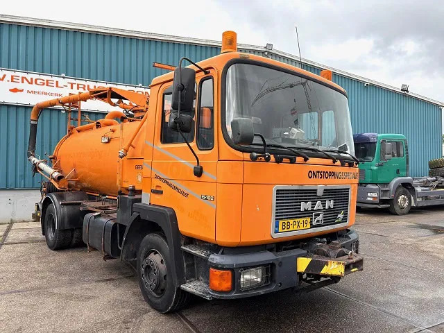 MAN F 15.192 (6-CILINDER) WITH GEESINK VACUUM TANK (MANUAL GEARBOX / P.T.O.) ORIGINAL DUTCH TRUCK - Vacuümwagen: afbeelding 2 MAN F 15.192 (6-CILINDER) WITH GEESINK VACUUM TANK (MANUAL GEARBOX / P.T.O.) ORIGINAL DUTCH TRUCK - Vacuümwagen: afbeelding 2