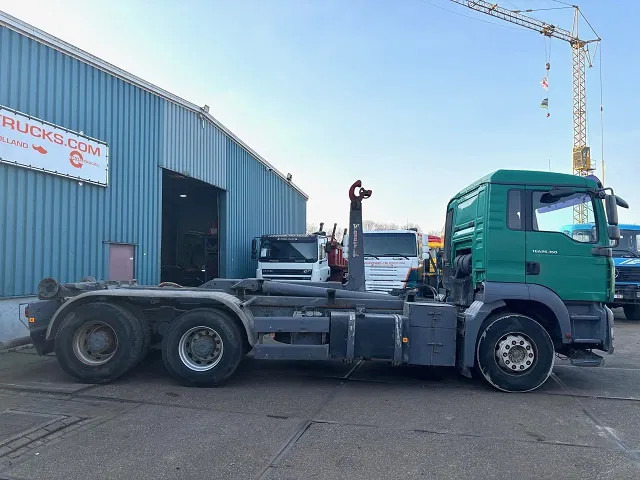MAN TGA 26.360BB 6x4 FULL STEEL MULTILIFT HOOK-ARM (ZF16 MANUAL GEARBOX / FULL STEEL SUSPENSION / REDUCTION AXLES / AIRCONDITIONING) - Haakarmsysteem vrachtwagen: afbeelding 4 MAN TGA 26.360BB 6x4 FULL STEEL MULTILIFT HOOK-ARM (ZF16 MANUAL GEARBOX / FULL STEEL SUSPENSION / REDUCTION AXLES / AIRCONDITIONING) - Haakarmsysteem vrachtwagen: afbeelding 4