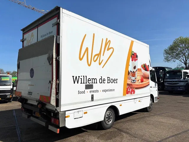 Mercedes-Benz Atego 816 L 4x2 ORIGINAL DUTCH COOLER TRUCK WITH CARRIER XARIOS 600D/E (MANUAL GEARBOX / AIRCONDITIONING / 2.000 KG. TAILLIFT) - Koelwagen vrachtwagen: afbeelding 3 Mercedes-Benz Atego 816 L 4x2 ORIGINAL DUTCH COOLER TRUCK WITH CARRIER XARIOS 600D/E (MANUAL GEARBOX / AIRCONDITIONING / 2.000 KG. TAILLIFT) - Koelwagen vrachtwagen: afbeelding 3