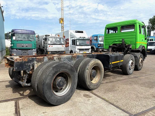 Mercedes-Benz SK 3335K 8x4 FULL STEEL CHASSIS (ZF16 MANUAL GEARBOX / RETARDER / FULL STEEL SUSPENSION / REDUCTION AXLES) - Chassis vrachtwagen: afbeelding 3 Mercedes-Benz SK 3335K 8x4 FULL STEEL CHASSIS (ZF16 MANUAL GEARBOX / RETARDER / FULL STEEL SUSPENSION / REDUCTION AXLES) - Chassis vrachtwagen: afbeelding 3