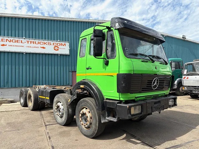 Mercedes-Benz SK 3335K 8x4 FULL STEEL CHASSIS (ZF16 MANUAL GEARBOX / RETARDER / FULL STEEL SUSPENSION / REDUCTION AXLES) - Chassis vrachtwagen: afbeelding 2 Mercedes-Benz SK 3335K 8x4 FULL STEEL CHASSIS (ZF16 MANUAL GEARBOX / RETARDER / FULL STEEL SUSPENSION / REDUCTION AXLES) - Chassis vrachtwagen: afbeelding 2