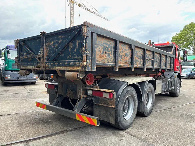 Renault Premium Lander 320DXI 6x4 FULL STEEL CHASSIS WITH MULTILIFT HOOK-ARM SYSTEM (MANUAL GEARBOX / FULL STEEL SUSPENSION / REDUCTION - Haakarmsysteem vrachtwagen: afbeelding 3 Renault Premium Lander 320DXI 6x4 FULL STEEL CHASSIS WITH MULTILIFT HOOK-ARM SYSTEM (MANUAL GEARBOX / FULL STEEL SUSPENSION / REDUCTION - Haakarmsysteem vrachtwagen: afbeelding 3