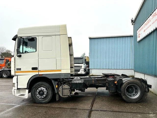 DAF 95.430 XF SPACECAB (EURO 3 / ZF16 MANUAL GEARBOX / ZF-INTARDER / AIRCONDITIONING / 870 LITER DIESELTANK) - Trekker: afbeelding 5 DAF 95.430 XF SPACECAB (EURO 3 / ZF16 MANUAL GEARBOX / ZF-INTARDER / AIRCONDITIONING / 870 LITER DIESELTANK) - Trekker: afbeelding 5
