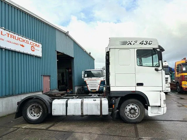 DAF 95.430 XF SPACECAB (EURO 3 / ZF16 MANUAL GEARBOX / ZF-INTARDER / AIRCONDITIONING) - Trekker: afbeelding 4 DAF 95.430 XF SPACECAB (EURO 3 / ZF16 MANUAL GEARBOX / ZF-INTARDER / AIRCONDITIONING) - Trekker: afbeelding 4