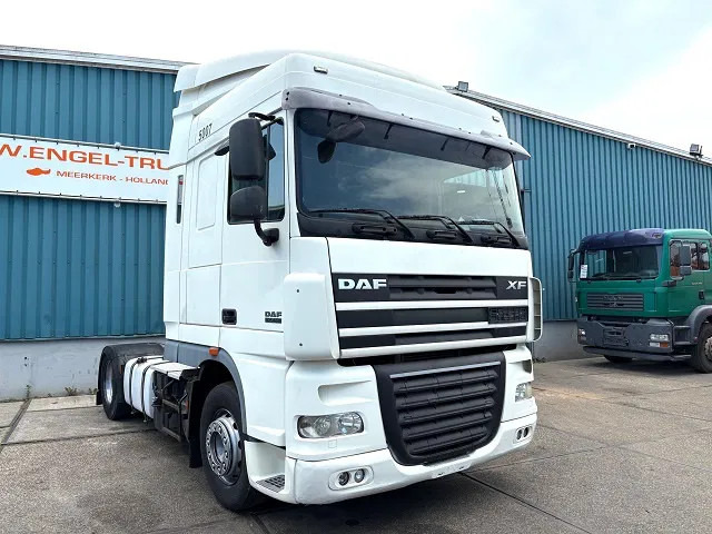 DAF XF 105.460 SPACECAB (4 IDENTICAL UNITS AVAILBLE) (ZF16 MANUAL GEARBOX / MX-BRAKE / 870+430 LITER TANK / FRIDGE / AIRCONDITIONING - Trekker: afbeelding 2 DAF XF 105.460 SPACECAB (4 IDENTICAL UNITS AVAILBLE) (ZF16 MANUAL GEARBOX / MX-BRAKE / 870+430 LITER TANK / FRIDGE / AIRCONDITIONING - Trekker: afbeelding 2