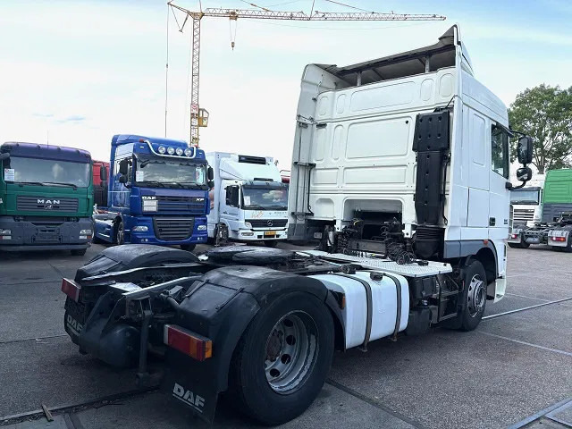 DAF XF 105.460 SPACECAB (ZF-MANUAL GEARBOX / 2x DIESELTANK / MX-ENGINE BRAKE / AIRCONDITIONING / FRIDGE / ETC.) - Trekker: afbeelding 2 DAF XF 105.460 SPACECAB (ZF-MANUAL GEARBOX / 2x DIESELTANK / MX-ENGINE BRAKE / AIRCONDITIONING / FRIDGE / ETC.) - Trekker: afbeelding 2