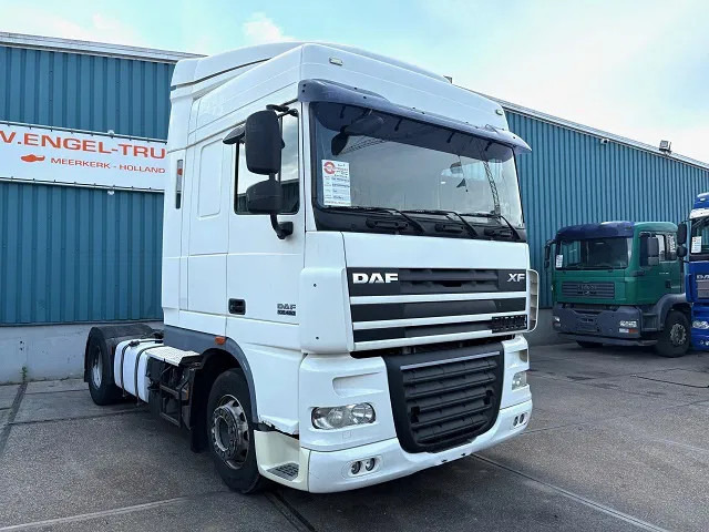 DAF XF 105.460 SPACECAB (ZF-MANUAL GEARBOX / 2x DIESELTANK / MX-ENGINE BRAKE / AIRCONDITIONING / FRIDGE / ETC.) - Trekker: afbeelding 1 DAF XF 105.460 SPACECAB (ZF-MANUAL GEARBOX / 2x DIESELTANK / MX-ENGINE BRAKE / AIRCONDITIONING / FRIDGE / ETC.) - Trekker: afbeelding 1