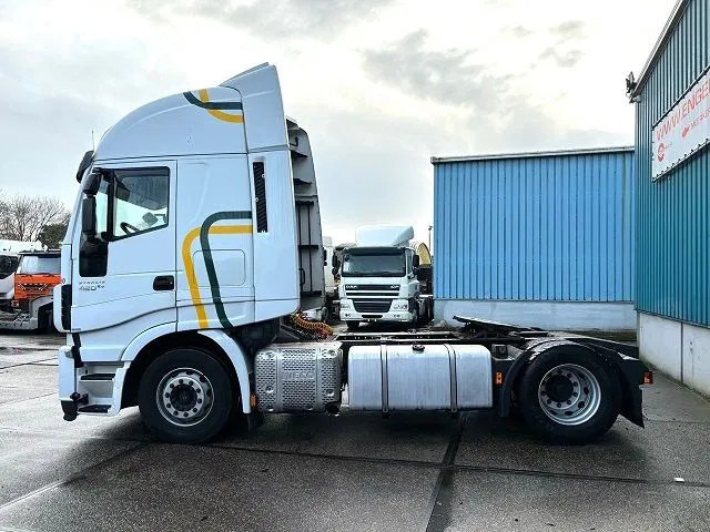 Iveco Stralis 440.42 /TP HIGH-WAY (EURO 6 / AUTOMATIC GEARBOX / 2x TANK / FRIDGE / AIRCONDITIONING / ETC.) - Trekker: afbeelding 5 Iveco Stralis 440.42 /TP HIGH-WAY (EURO 6 / AUTOMATIC GEARBOX / 2x TANK / FRIDGE / AIRCONDITIONING / ETC.) - Trekker: afbeelding 5