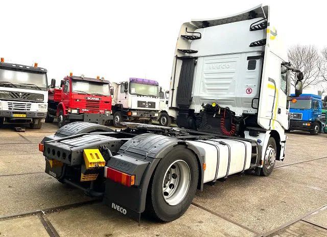Iveco Stralis AS440S42T/P HI-WAY DUTCH TRUCK (APK/TUV -> 02-2024 / EURO 6 / AS-TRONIC / 2 TANKS / LEATHER SEATS / FRIDGE) - Trekker: afbeelding 3 Iveco Stralis AS440S42T/P HI-WAY DUTCH TRUCK (APK/TUV -> 02-2024 / EURO 6 / AS-TRONIC / 2 TANKS / LEATHER SEATS / FRIDGE) - Trekker: afbeelding 3