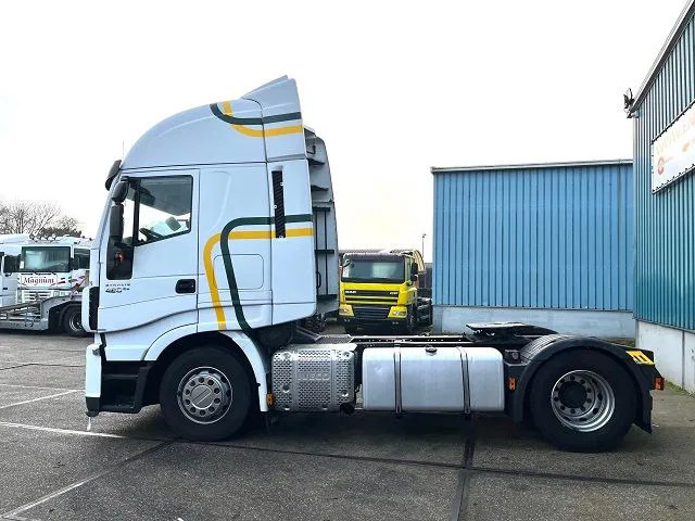 Iveco Stralis AS440S42T/P HI-WAY DUTCH TRUCK (APK/TUV -> 02-2024 / EURO 6 / AS-TRONIC / 2 TANKS / LEATHER SEATS / FRIDGE) - Trekker: afbeelding 5 Iveco Stralis AS440S42T/P HI-WAY DUTCH TRUCK (APK/TUV -> 02-2024 / EURO 6 / AS-TRONIC / 2 TANKS / LEATHER SEATS / FRIDGE) - Trekker: afbeelding 5
